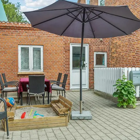 4 Bedroom Beautiful In Holiday home