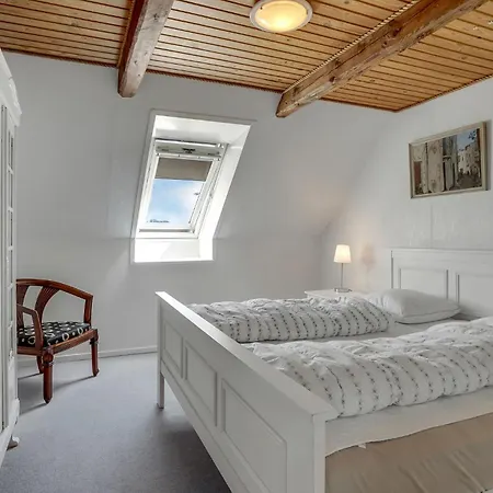 4 Bedroom Beautiful In Holiday home Tranekaer