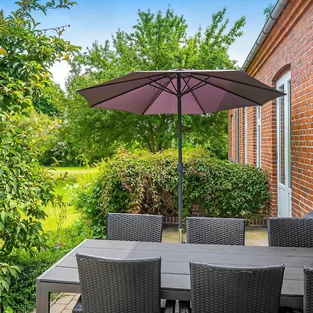 4 Bedroom Beautiful In *