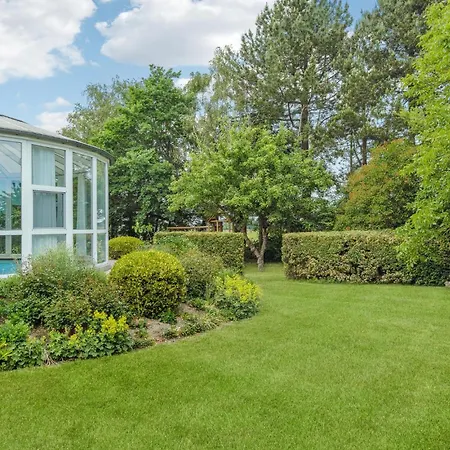 4 Bedroom Beautiful In Holiday home