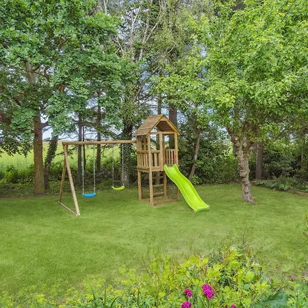 4 Bedroom Beautiful In Holiday home *