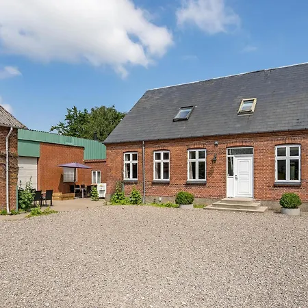 Holiday home 4 Bedroom Beautiful In *