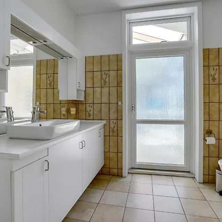 Holiday home 4 Bedroom Beautiful In *